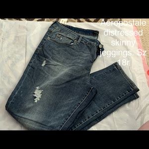 Distressed skinny jeggins